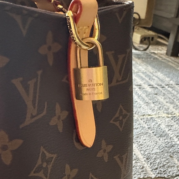 Louis Vuitton Brown Monogram Tote with Tan Handles - Picture 3 of 11